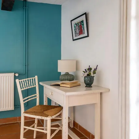 Des Hirondelles Bed & Breakfast 3*