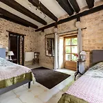 Des Hirondelles Bed & Breakfast 3*